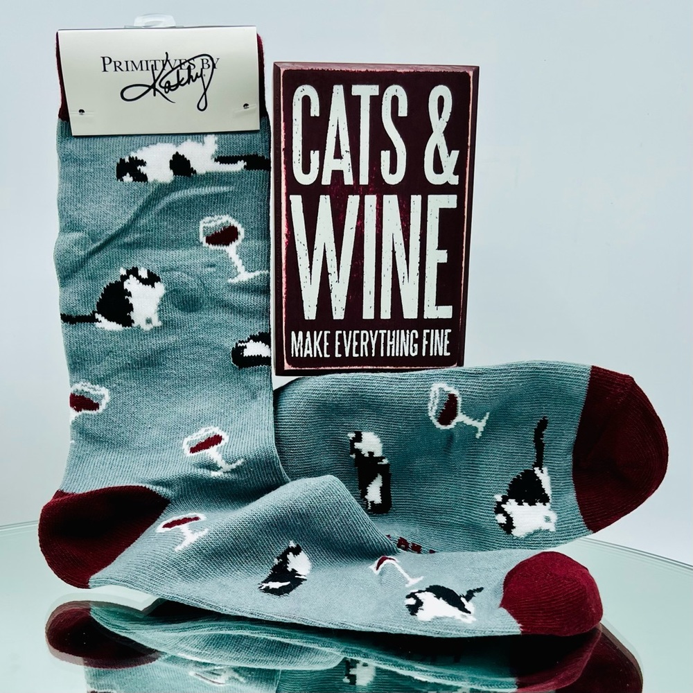 CATS and WINE Box Sign and Socks Gift Set Home Decor Bookshelf Desktop Art Gift